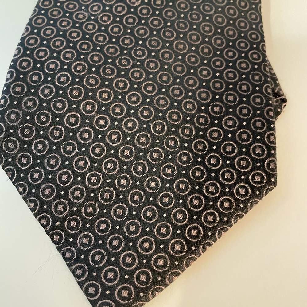 Dockers Black and Pink Geometric Tie